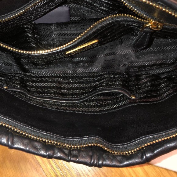 100% authentic Prada tote bag in black leather - Picture 5 of 10